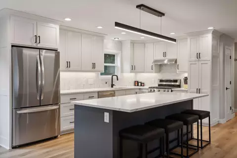 3098 Victoria St N, Roseville, MN 55113