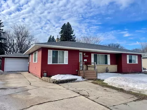 1707 5th St S, Fargo, ND 58103