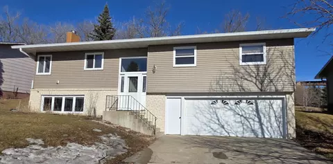 321 15th St NE, Valley City, ND 58072