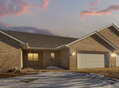 113 S West St, Belle Plaine, MN 56011