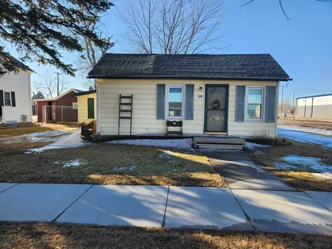 202 Langer Ave S, Casselton, ND 58012