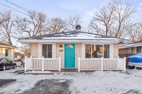 4933 Drummond Rd, Mound, MN 55364