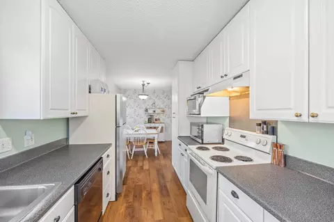 Kitchen - 4933 Drummond Rd, Mound, MN 55364 photo 2 of 2