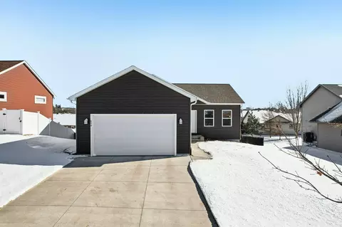 856 Ridgecrest St, River Falls, WI 54022