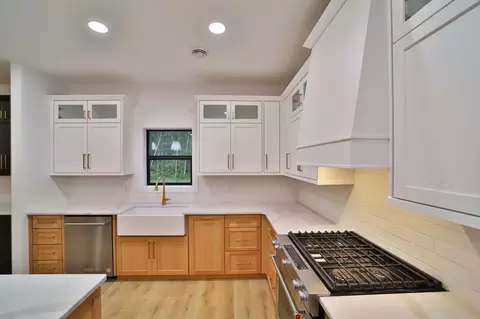 Kitchen - 16550 Sanctuary Ln, Brainerd, MN 56401 photo 2 of 4