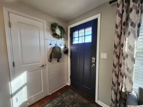 Entry Way - 1006 Maplehill Dr, Albert Lea, MN 56007 photo 1 of 2