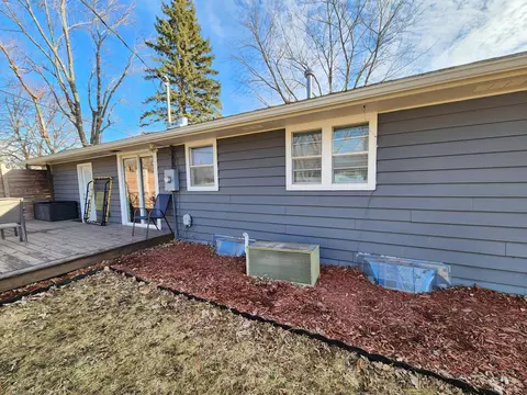 Exterior - 1006 Maplehill Dr, Albert Lea, MN 56007 photo 4 of 6