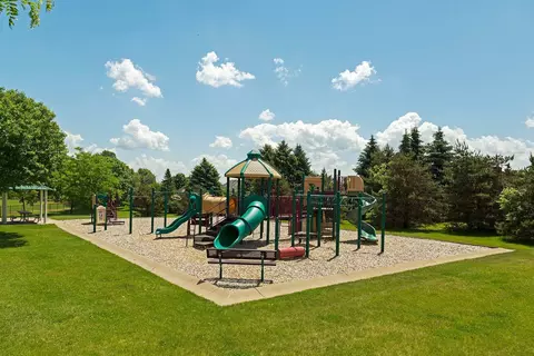 View/Area - 9844 Cavell Cir, Bloomington, MN 55438 photo 4 of 8