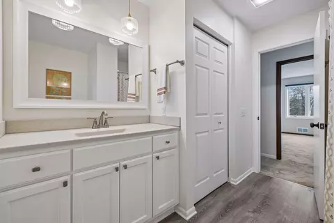 Bath - 9844 Cavell Cir, Bloomington, MN 55438 photo 2 of 3