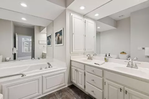 Bath - 2437 Skyline Dr, Bloomington, MN 55425 photo 2 of 4