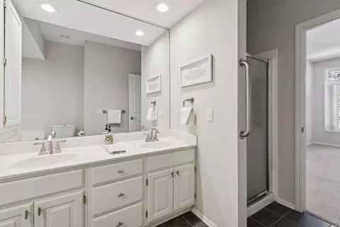 Bath - 2437 Skyline Dr, Bloomington, MN 55425 photo 3 of 4