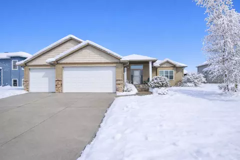 1218 35th Street Cir S, Moorhead, MN 56560