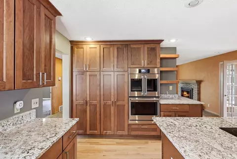 Kitchen - 2225 Chestnut Rd, Hamel, MN 55340 photo 4 of 6