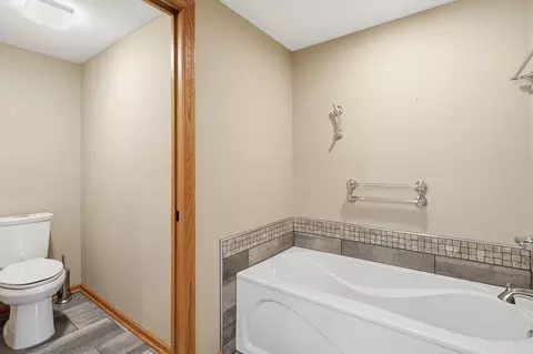 Bath - 2225 Chestnut Rd, Hamel, MN 55340 photo 7 of 7