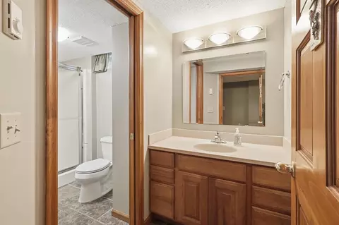 Bath - 2225 Chestnut Rd, Hamel, MN 55340 photo 5 of 7