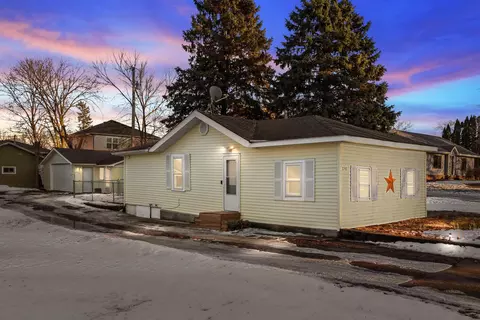 2740 Larch Ln N, Plymouth, MN 55441