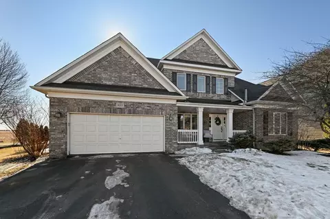 623 Carver Bluffs Pkwy, Carver, MN 55315