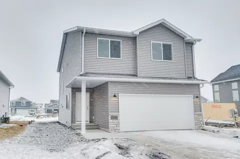 2516 38th Ave S, Moorhead, MN 56560