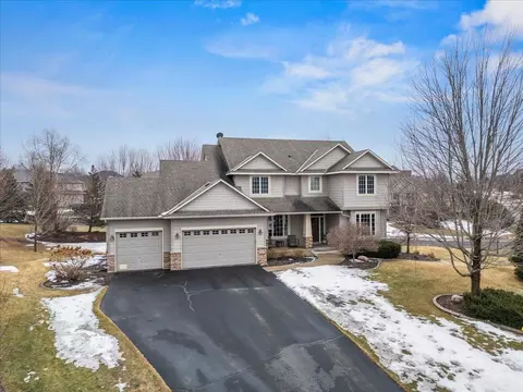 965 Woodview Ct, Carver, MN 55315
