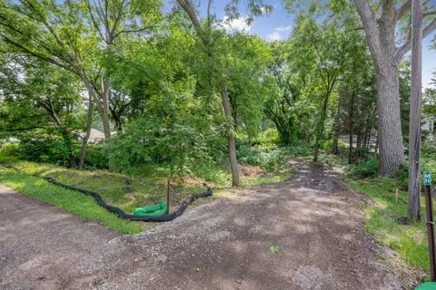 1984 Prosperity Rd N, Maplewood, MN 55109