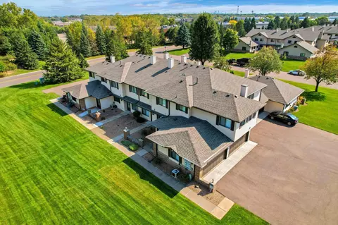 9900 55th Ave N #8, Plymouth, MN 55442