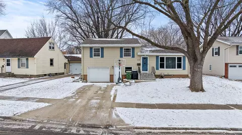 215 N Hill St, Marshall, MN 56258