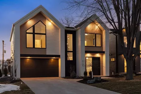 6136 Oaklawn Ave, Edina, MN 55424