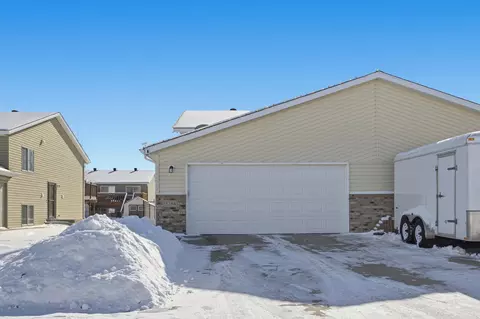 5284 49th Ave S, Fargo, ND 58104