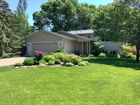 4234 Beaver Dam Rd, Eagan, MN 55122