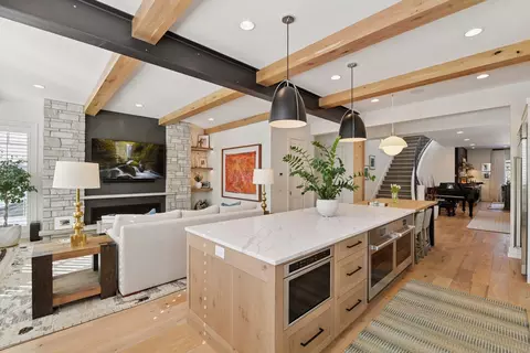 715 Rice St E, Wayzata, MN 55391