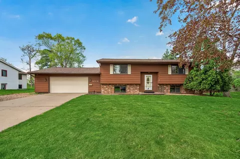 2505 Brenner St, Roseville, MN 55113