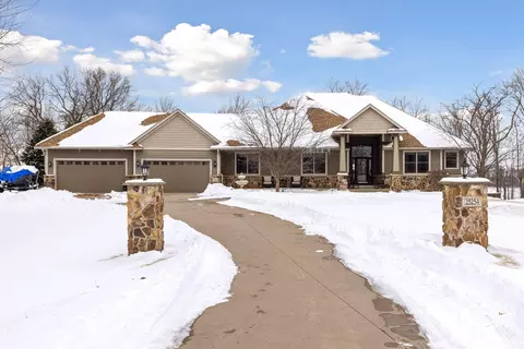 25254 Firefly Ave, Wyoming, MN 55092