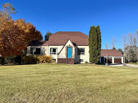 618 E 2nd St, Starbuck, MN 56381