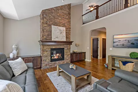 16899 E Lake Dr, Lakeville, MN 55044