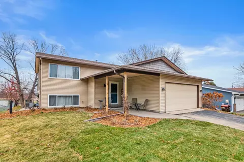 6596 Sandlewood Rd, Woodbury, MN 55125