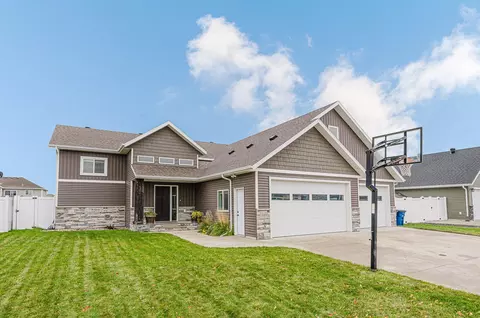 1809 42nd St S, Moorhead, MN 56560