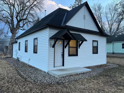104 6th Ave E, Ellendale, MN 56026