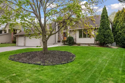 7373 Moonlight Ln, Eden Prairie, MN 55346