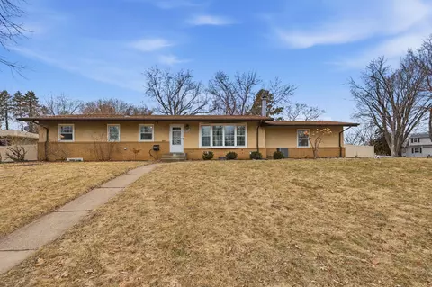 1943 Oak Knoll Dr, White Bear Lake, MN 55110