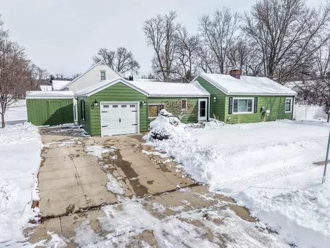 1003 10th St NE, Rochester, MN 55906
