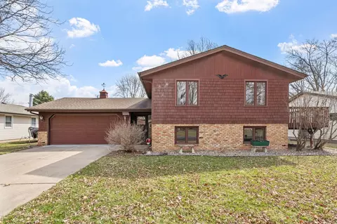 1079 Monroe St S, Shakopee, MN 55379