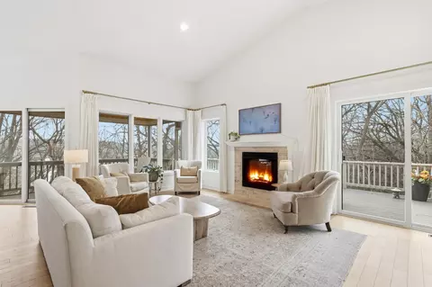 1595 Summit Shores Cir, Burnsville, MN 55306