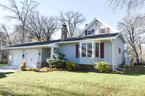 639 N 4th St, Warren, MN 56762
