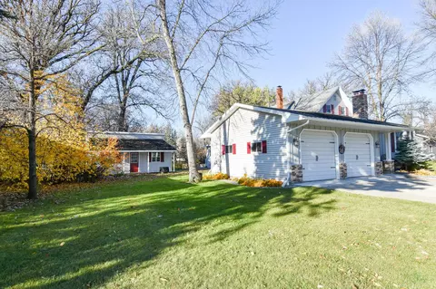 639 N 4th St, Warren, MN 56762