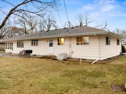 2009 E 86 12 St, Bloomington, MN 55425 photo 9