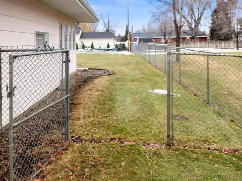 2009 E 86 12 St, Bloomington, MN 55425 photo 3