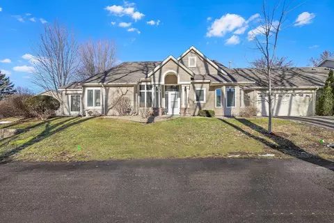 1100 Stratford Ln E, Burnsville, MN 55337