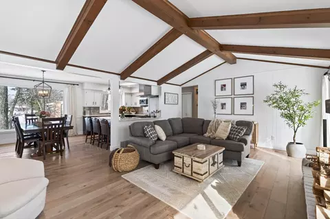 3551 Lilac Ln, Minnetonka, MN 55345