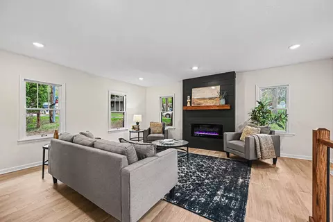87 Juniper St, Mahtomedi, MN 55115