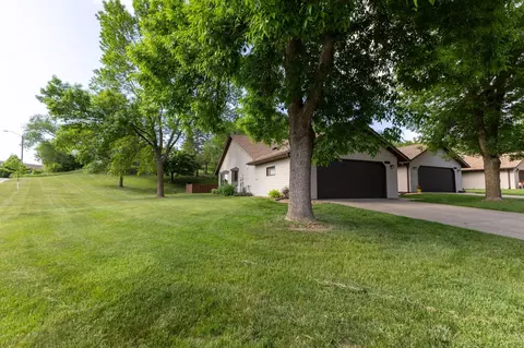 1782 Cobblestone Ct, Red Wing, MN 55066